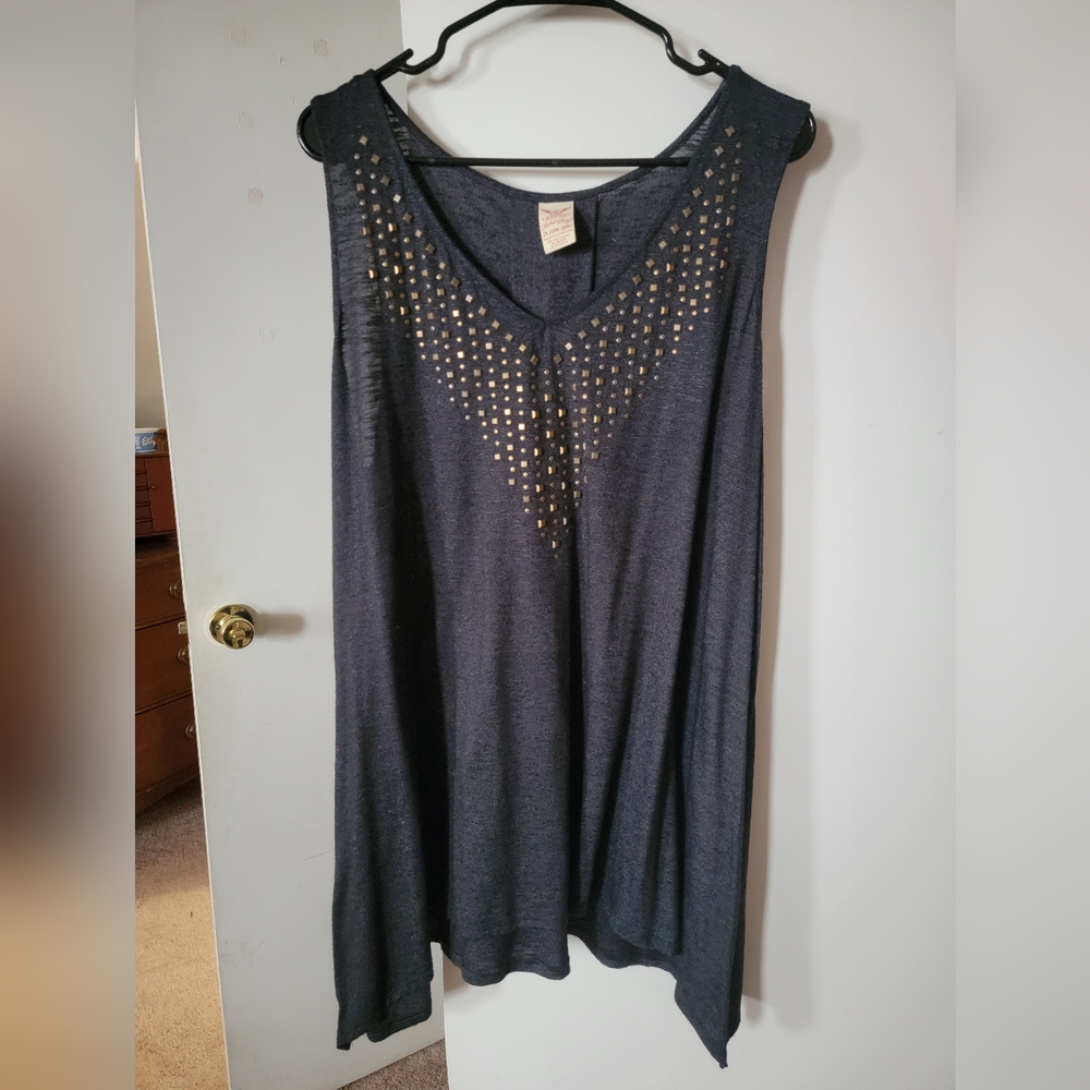 GREY SLEEVELESS BEAUTY